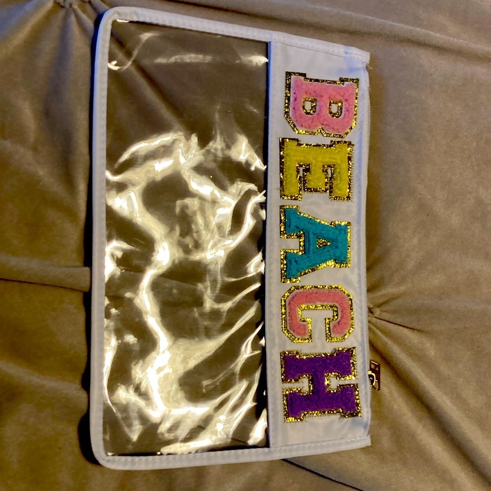 Zippered clear beach pouch